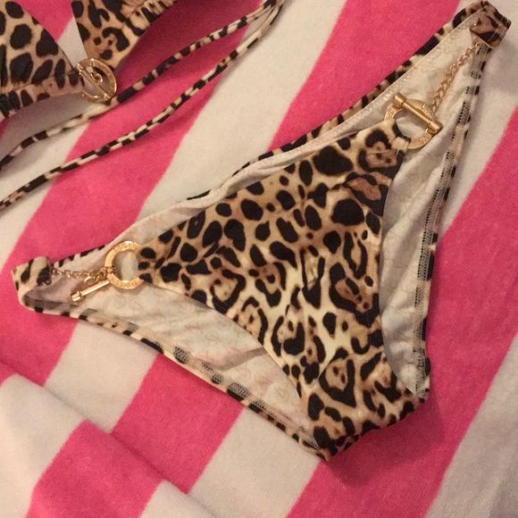 Victoria Secret Leopard Bikini - Picture 3 of 4